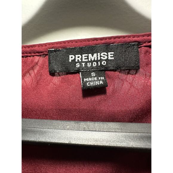 Premise Studio Women’s Small Burgundy Lace Sleeveless Top Scoop Neck Lined - Picture 2 of 8